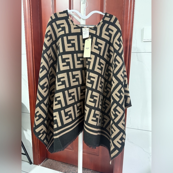 Fendi Oversized Reversible Cape - Picture 3 of 10